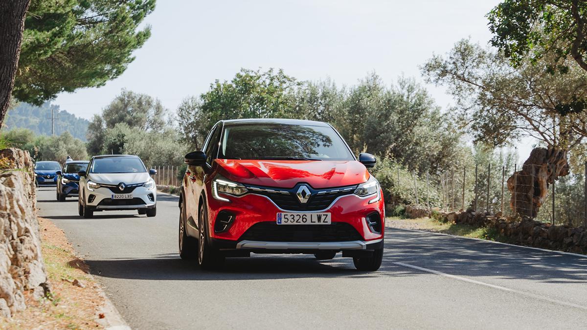 El Renault Captur tiene un hermano E-Tech híbrido enchufable que combina un motor de combustión con uno eléctrico.