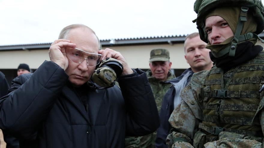 Putin visita a los nuevos reclutas movilizados rusos en un campo de entrenamiento