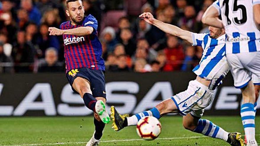 Jordi Alba dona la victòria a un Barça que juga a mig gas