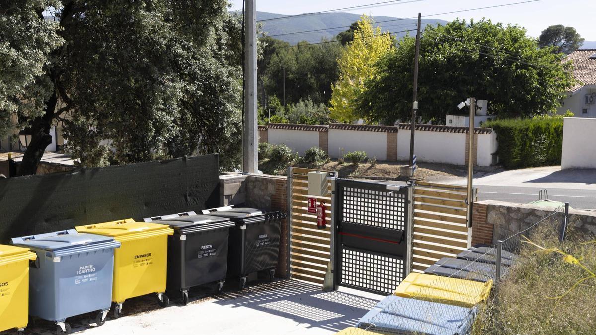 Área cerrada de aportación con control de acceso en las inmediaciones del albergue Perú de Ontinyent.