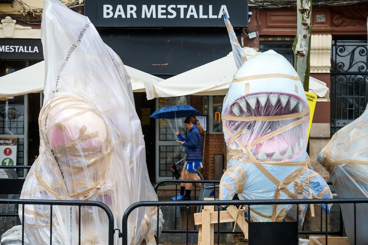 Las primeras piezas de la falla Exposición  ya están en la calle