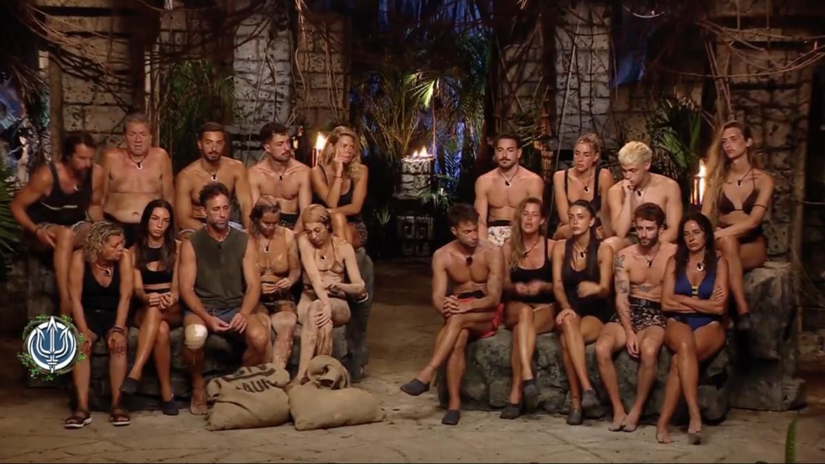 Los concursantes de 'Supervivientes 2025' en la palapa