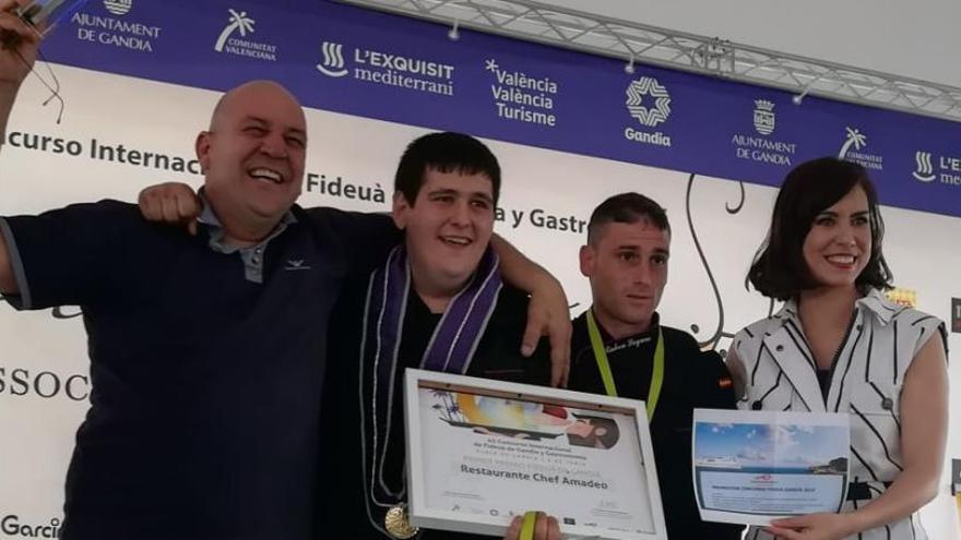 El restaurante Chef Amadeo de la playa de Gandia gana el 45 concurso de Fideuà