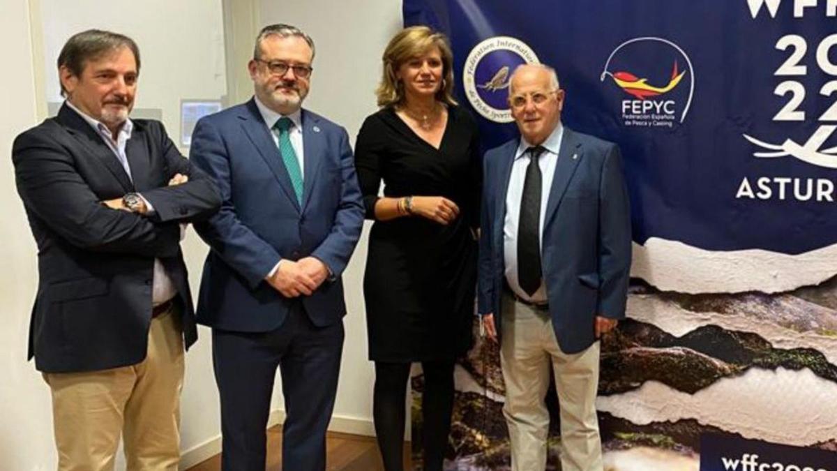 Por la izquierda, Pedro García, Alfredo García Quintana, Conchita Méndez y Jesús Echegaray, ayer, durante la presentación del Mundial de Pesca.