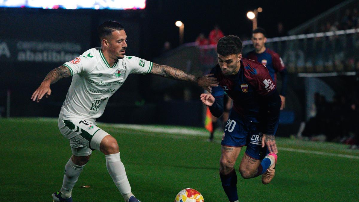 Lance de juego en el Eldense - Antequera