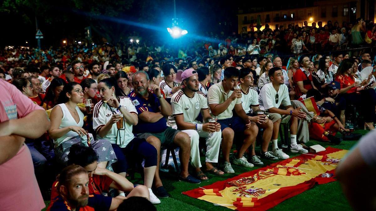Miles de personas llenaron las terrazas y los locales del ZigZag de Murcia para vivir la final del Mundial