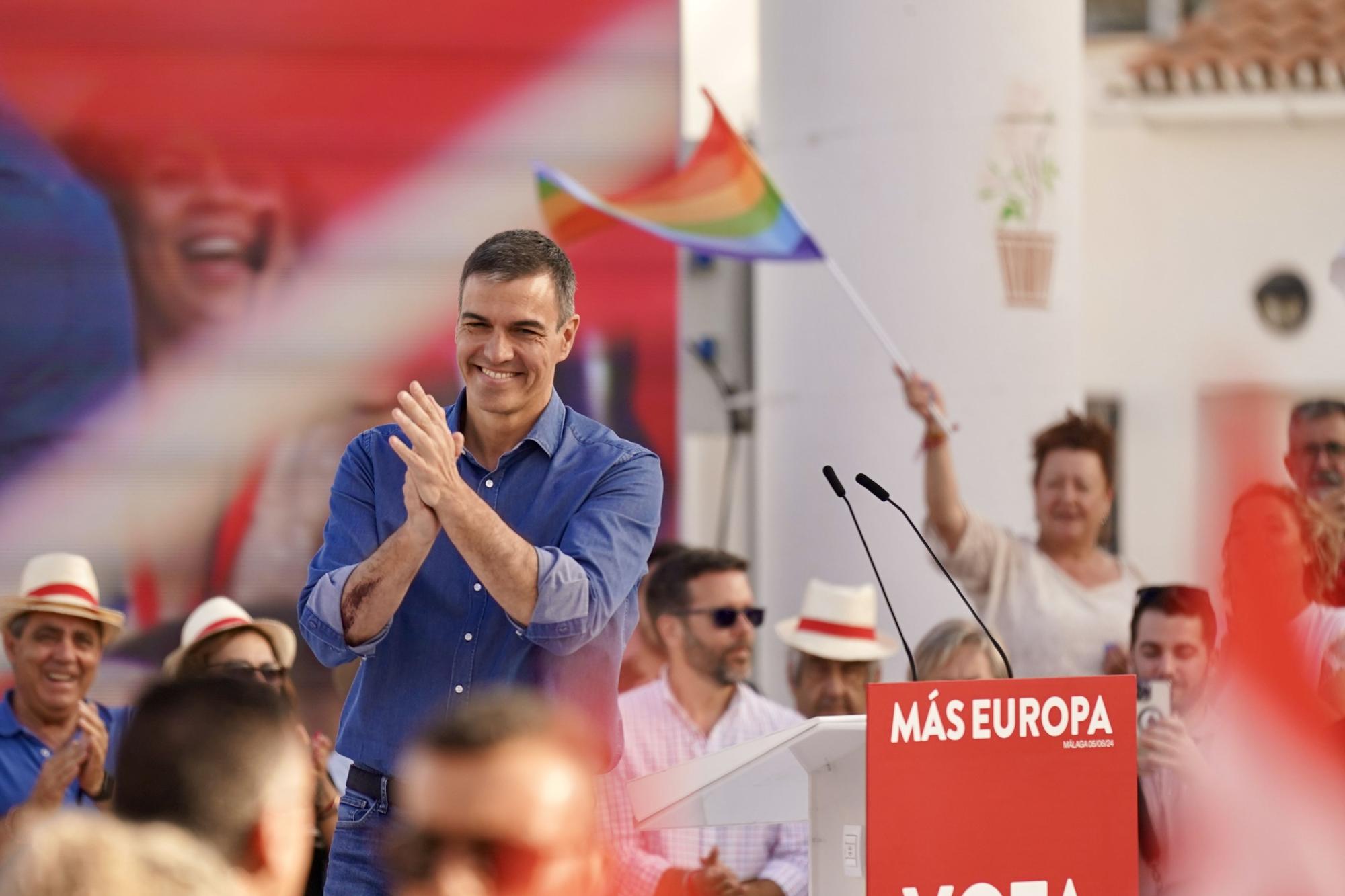 Pedro Sánchez arropa a Teresa Ribera en el mitin del PSOE en Benalmádena 