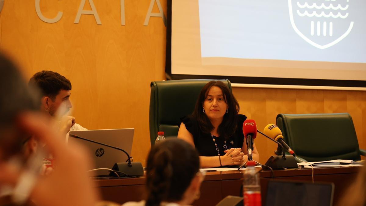 La alcaldesa de Catarroja, Lorena Silvent, en la rueda de prensa.