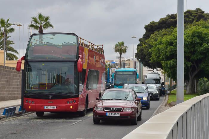 Guagua turística averiada