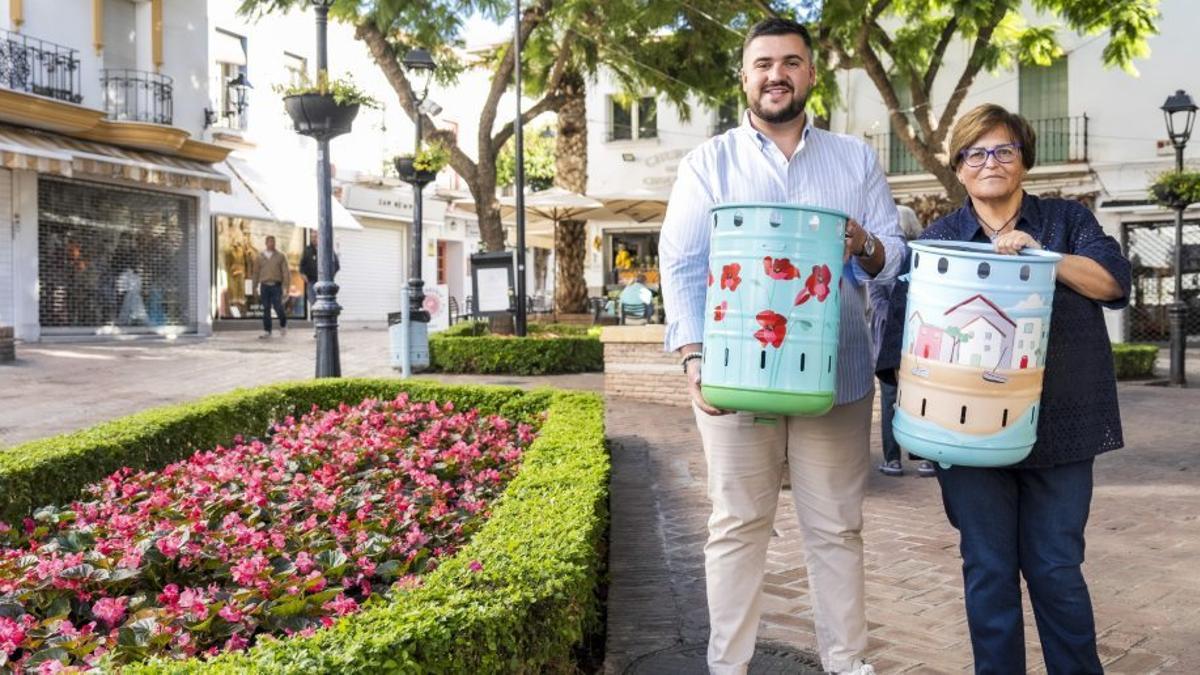 Dos de las papeleras que tratarán de hacer más atractivo el centro urbano.