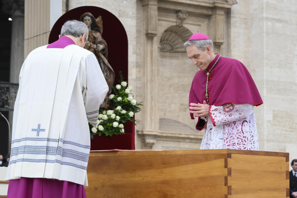 Georg Gänswein, el secretario del Papa Benedicto XVI en el funeral