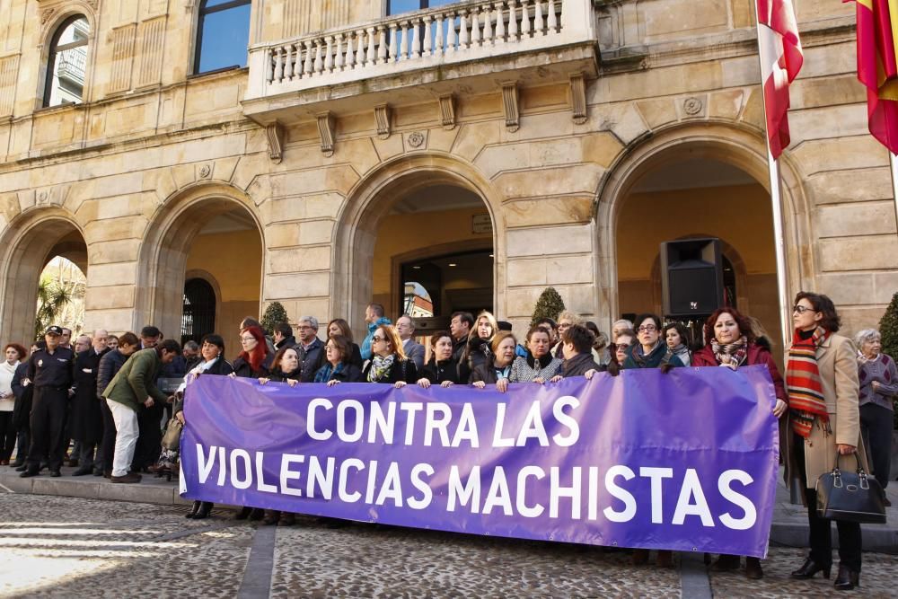 Concentración de condena contra la violencia de género tras el asesinato de Silvia Hernández Alvarez