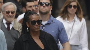 Michele Obama precediendo a Spielberg en el Born