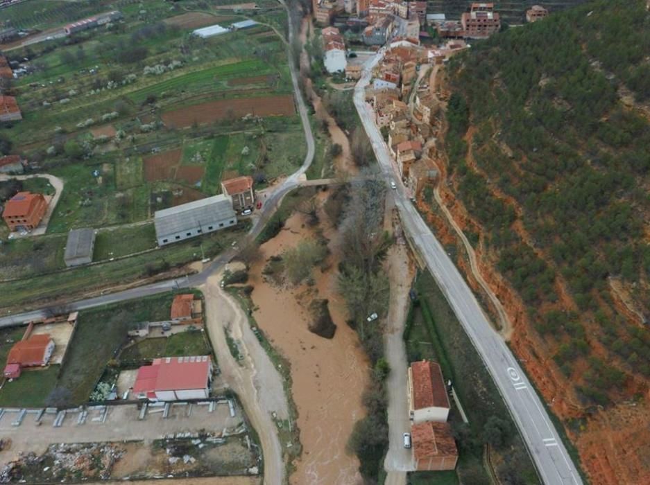 El río Túria se desborda a su paso por Ademuz