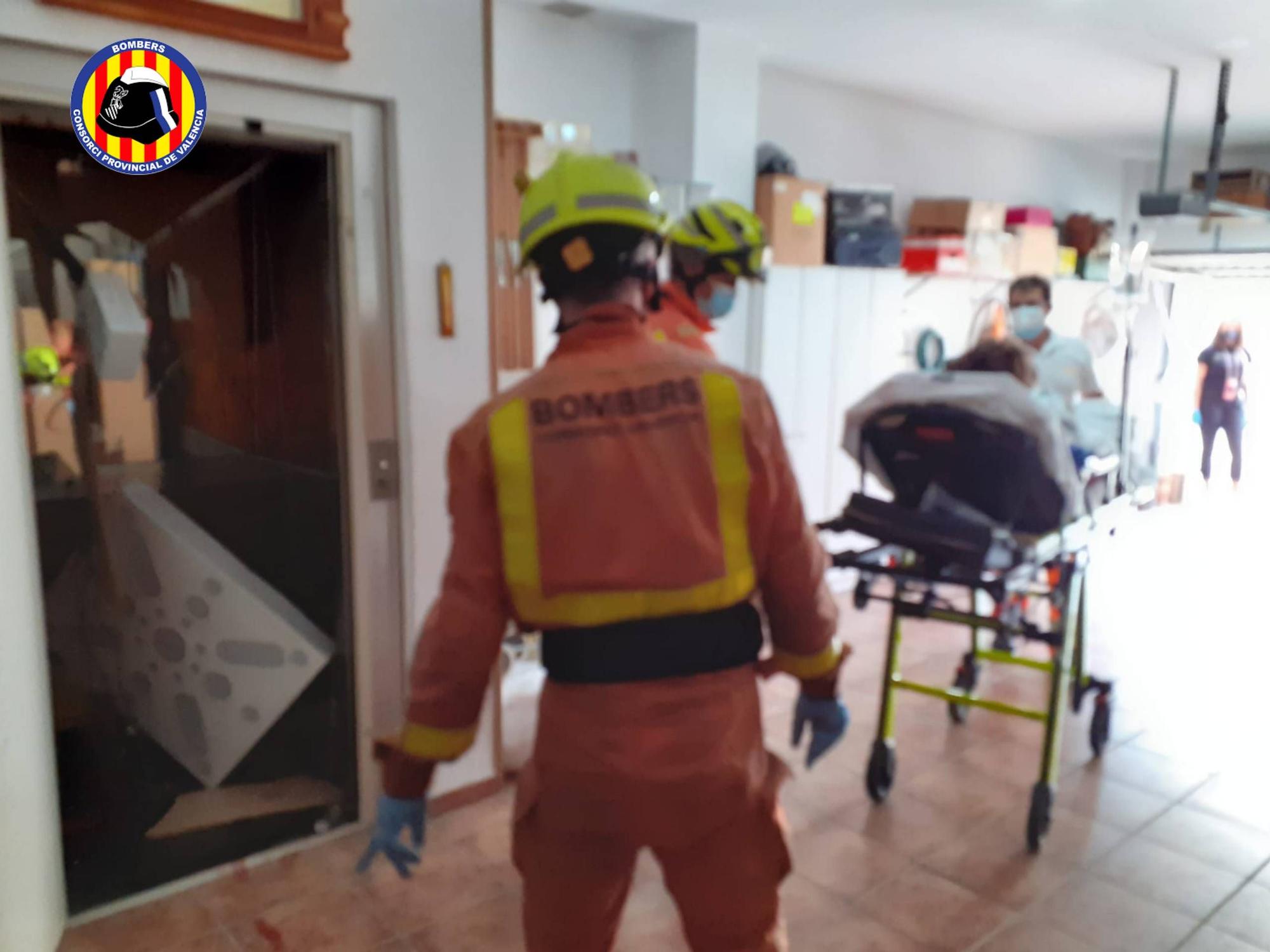 Un ascensor se desploma en una finca de Benirredrà y deja dos heridos