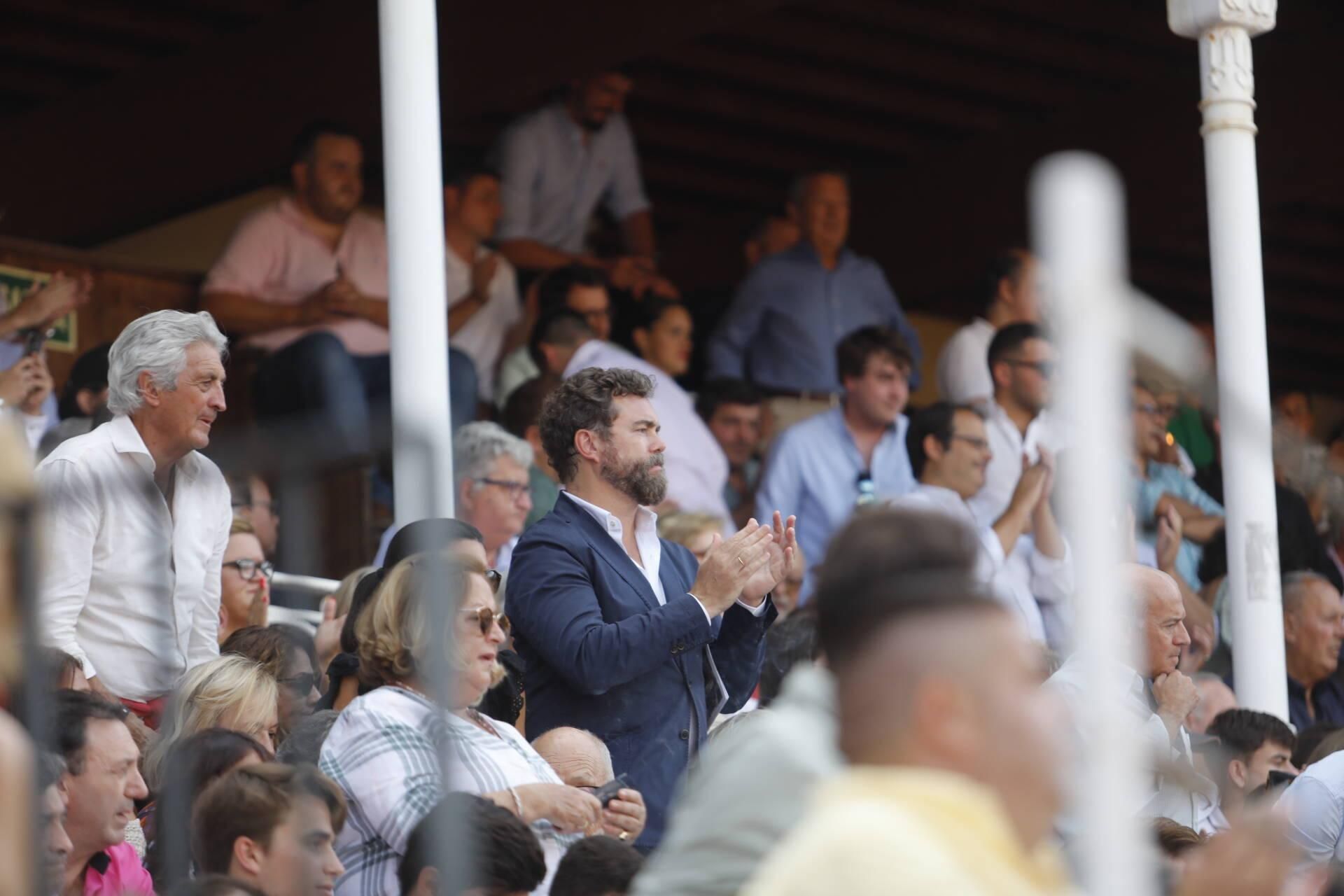 De Espinosa de los Monteros a Esperanza Aguirre: el ambiente en la plaza de toros de Gijón, en imágenes