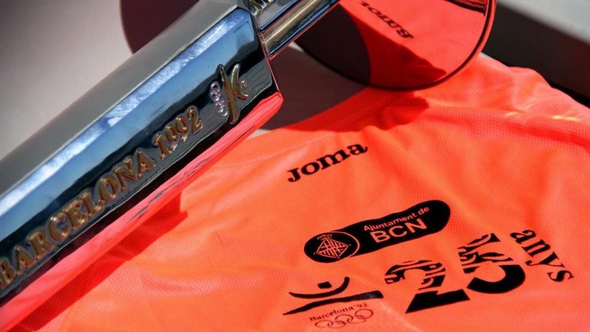 La camiseta de la Cursa Bombers 2017, conmemorativa de los JJOO de Barcelona