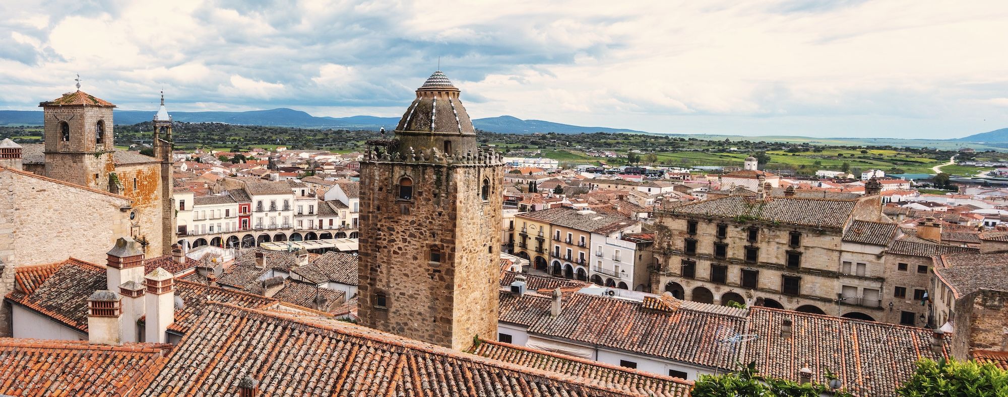 Torre del Alfiler desde el mirador de las Monjas.