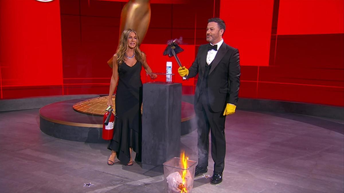 Jennifer Aninston y Jimmy Kimmel en la gala de los Emmy 2020