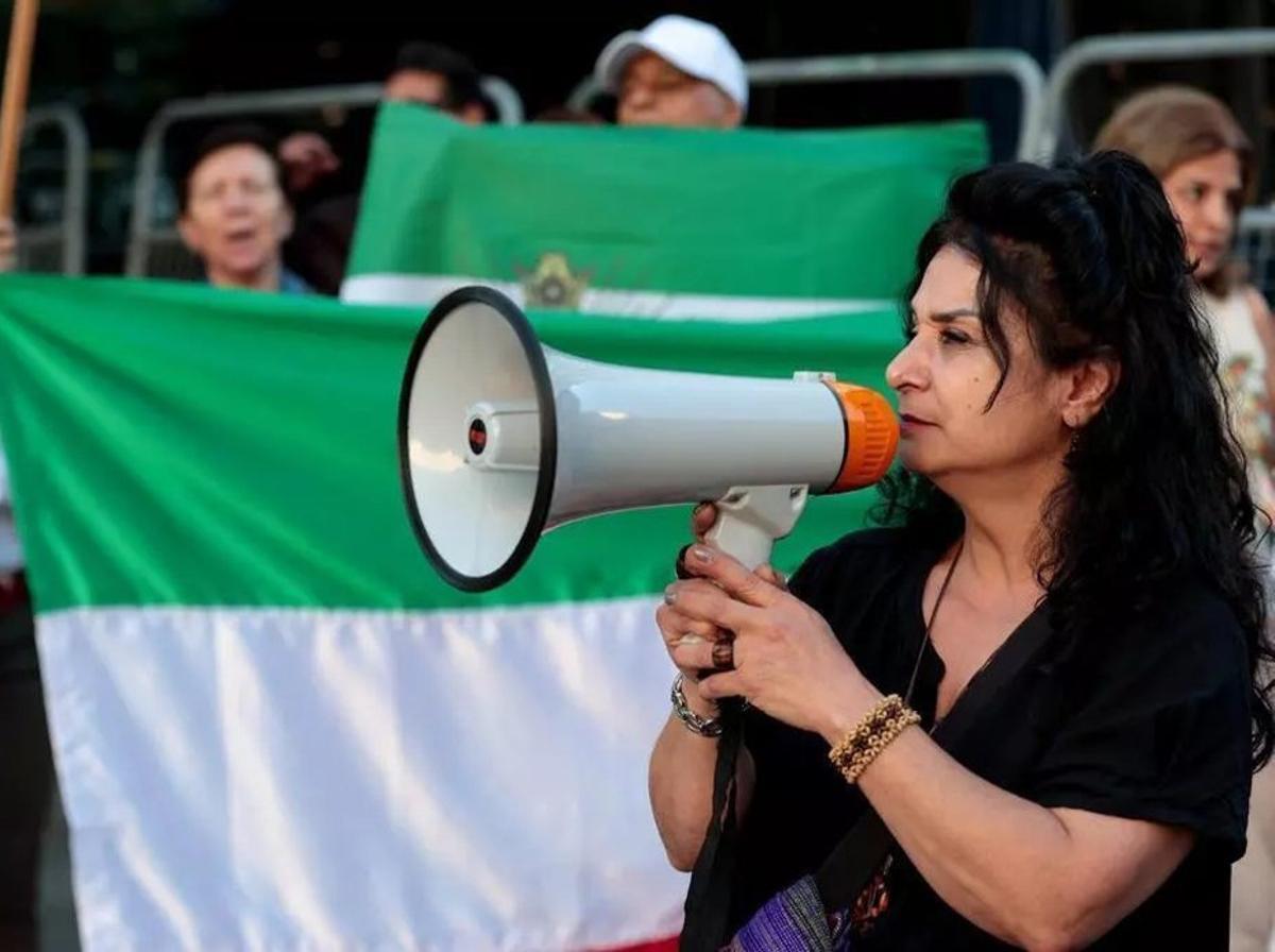Nilufar Saberi, en una protesta contra la situación de la mujer en Irán.  | EPC  |  AYTO. GIJÓN