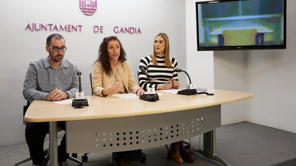 Lucas Fortado, Esther Sapena y Lydia Morant explicaron ayer este nuevo programa municipal.