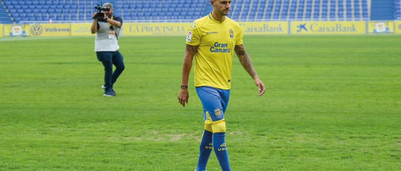 Vitolo, en el Gran Canaria durante su presentación.