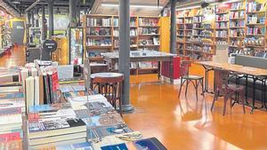Interior de la librería Altaïr, en Barcelona.