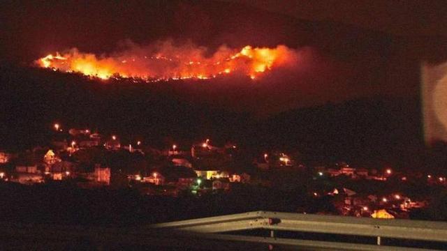Un momento del incendio registrado en el mes de marzo. // Santos Álvarez