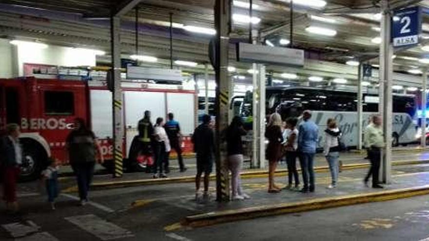 Despliegue de emergencias en la estación.