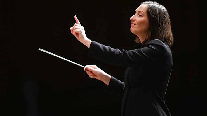 La directora francesa Ariane Matiakh debuta hui amb l’Orquestra de València