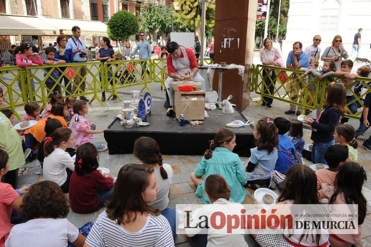 Taller de barro en la Plaza del Romea