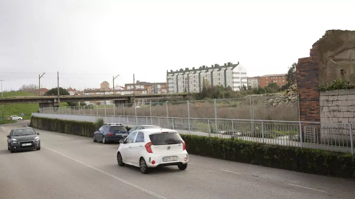 La nueva  urbanización de chalés en el Arbeyal que va a complicar el tráfico en la zona... según denuncia el PSOE