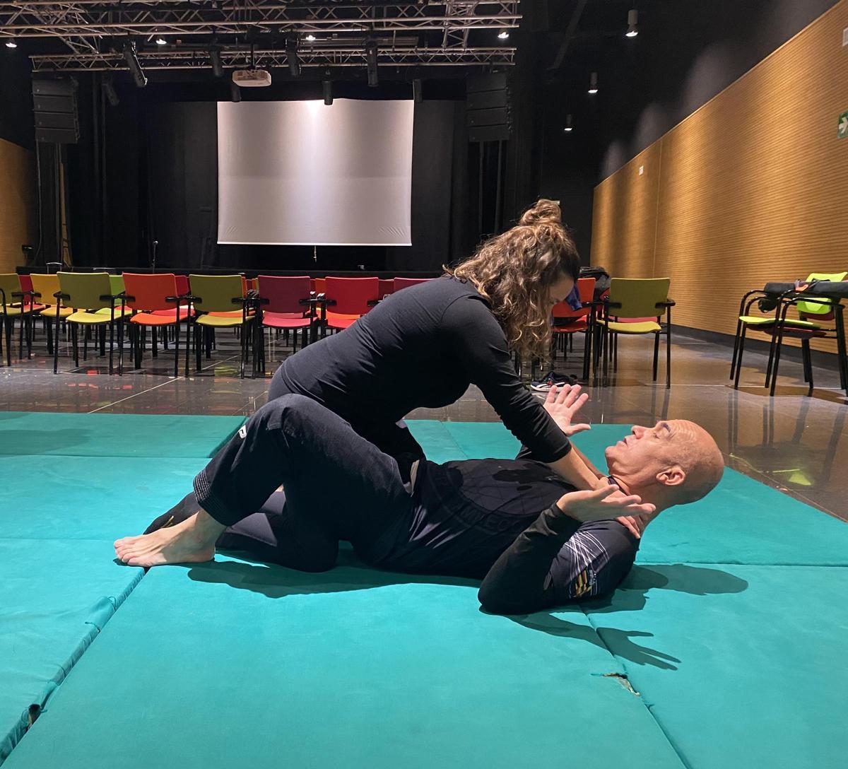 Ein Selbstverteidigungskurs lohnt immer.