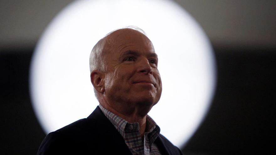 Muere John McCain, rival de Obama en 2008 y crítico de Donald Trump