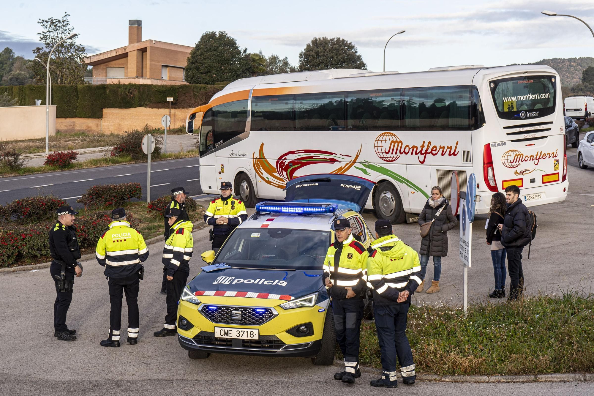 Un control del transport escolar dels Mossos, des de dins