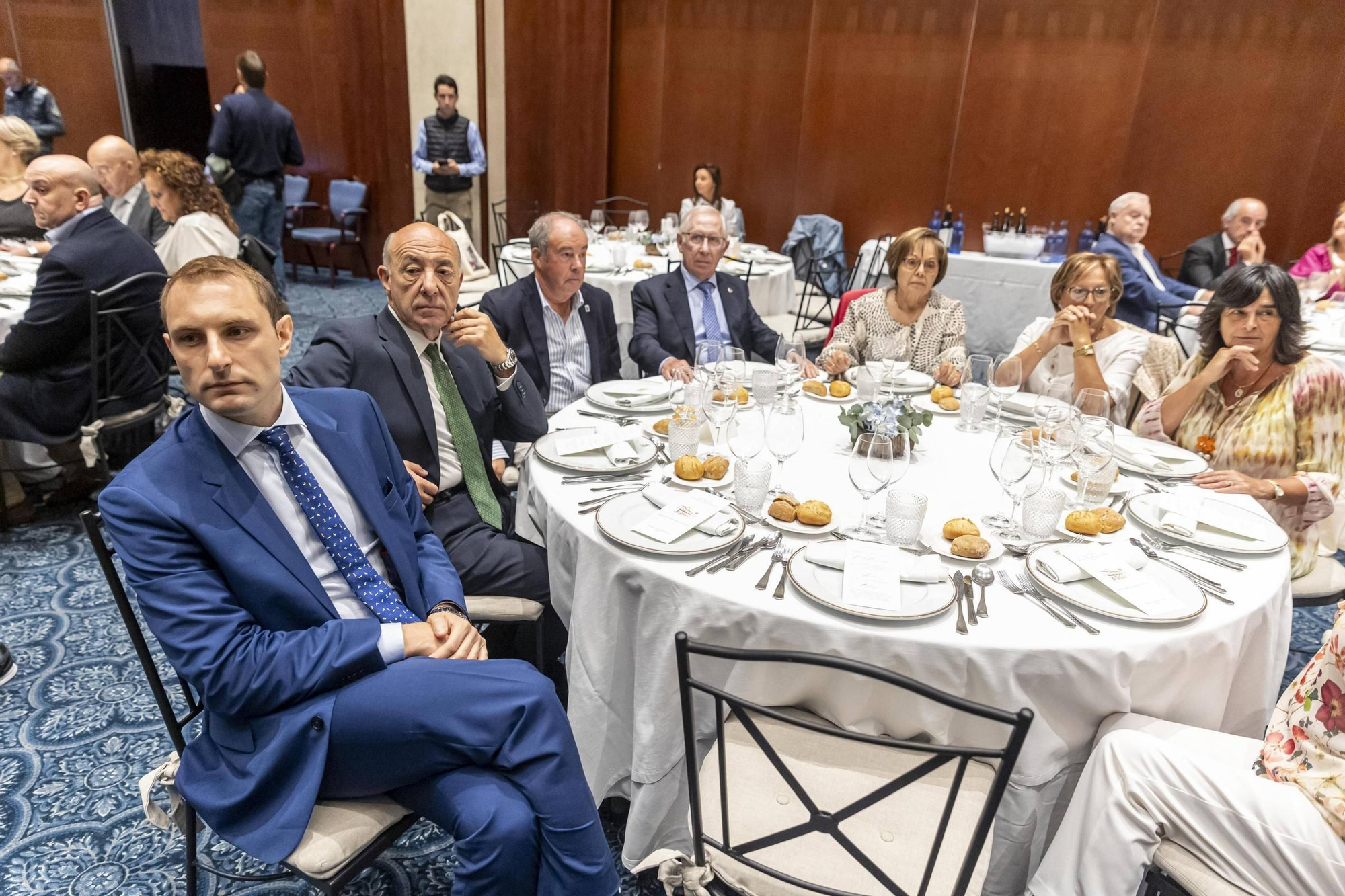 La Asociación Día de Galicia en Asturias entrega su medalla de oro a Adrián Barbón y Carmen Moriyón