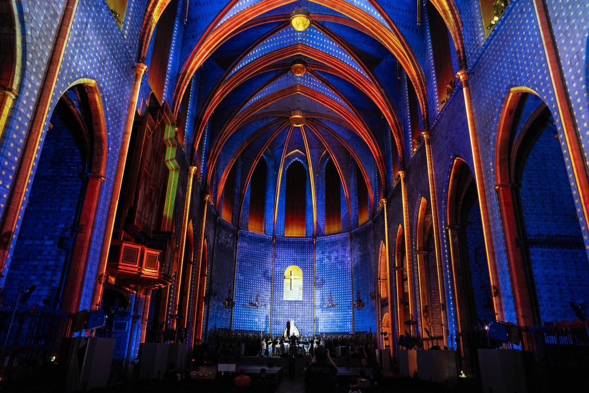 ‘LUMINISCENCE’, un espectáculo inmersivo de luz y música en Santa Maria del Pi