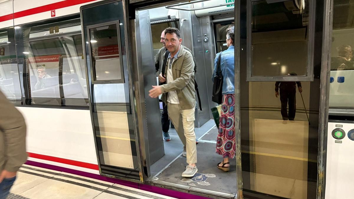 Los usuarios, en la nueva estación soterrada de Langreo