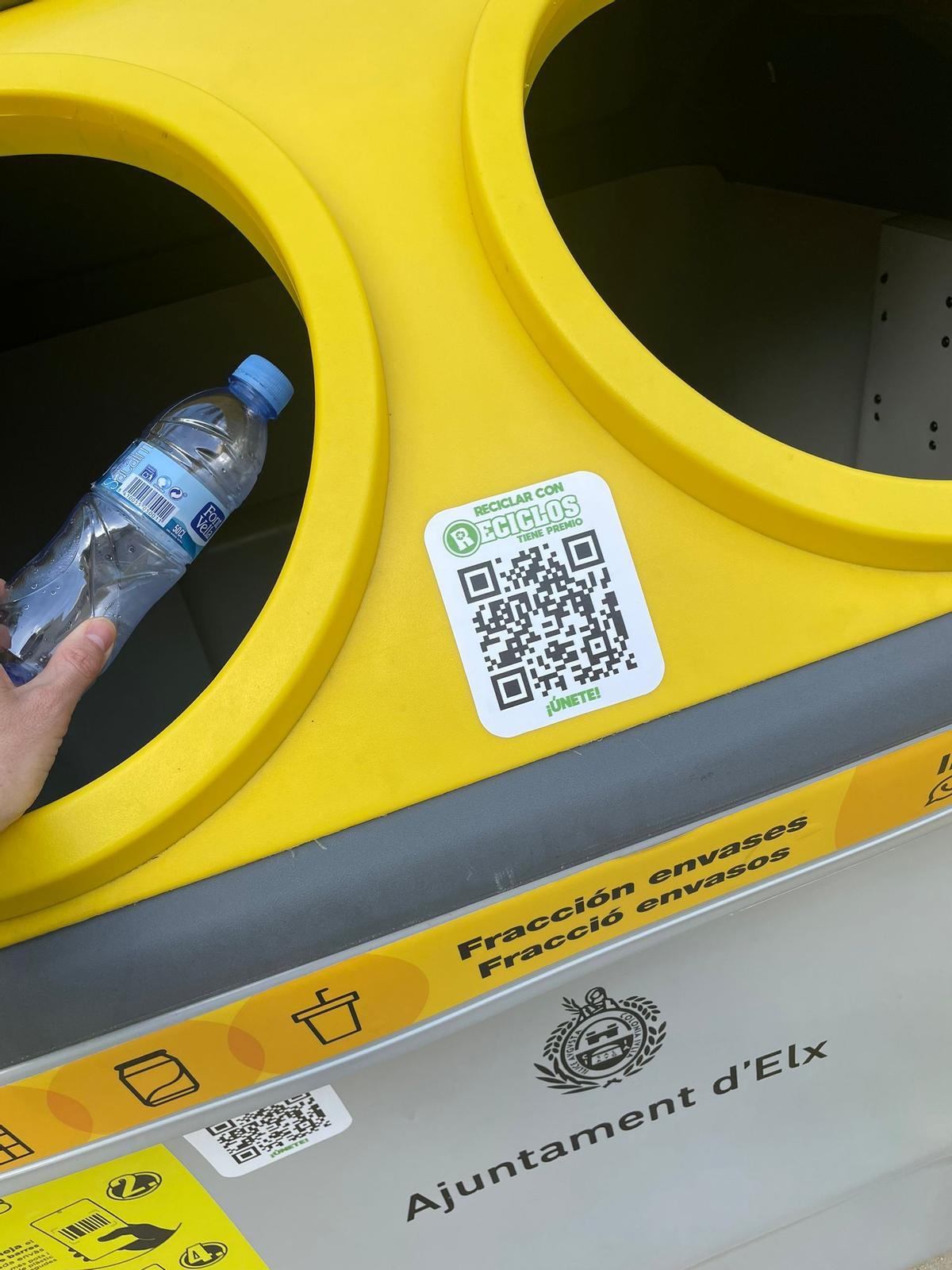 El código QR habilitado en los contenedores amarillos para tener recompensa por reciclar