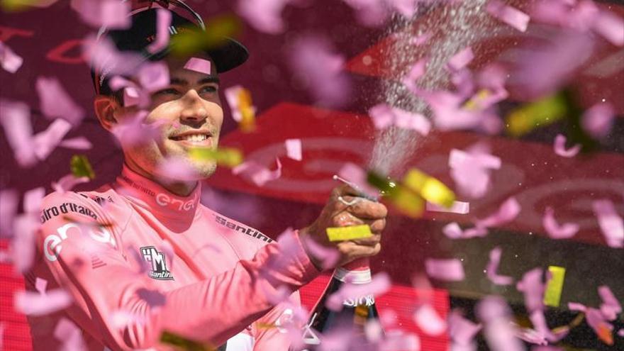 Tom Dumoulin arrasa en la crono y se viste la ‘maglia’ rosa