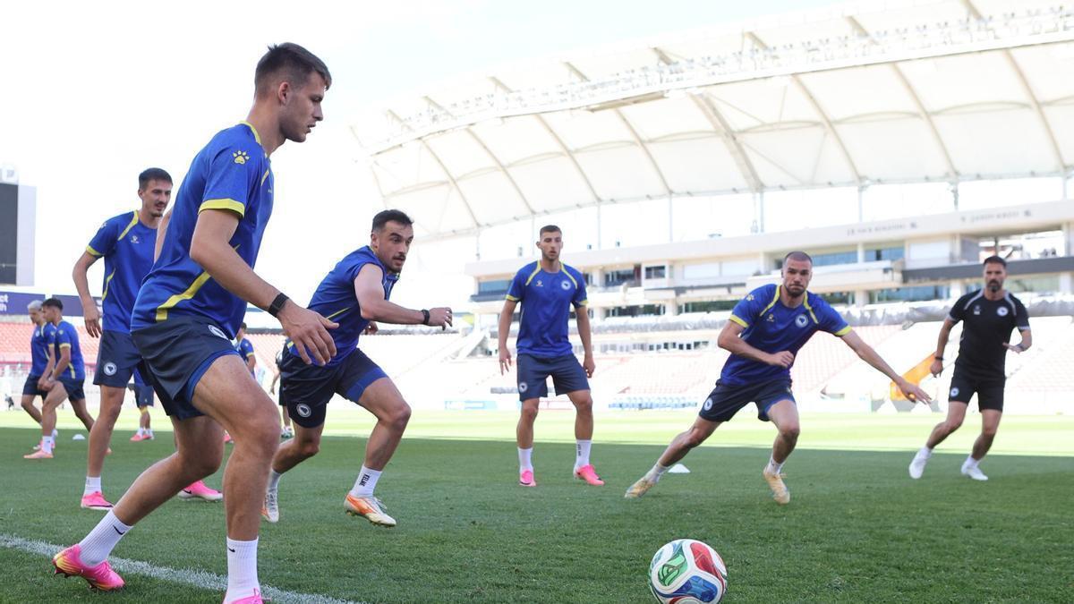 Bazdar, en el entrenamiento de este miércoles con Bosnia-Herzegovina.