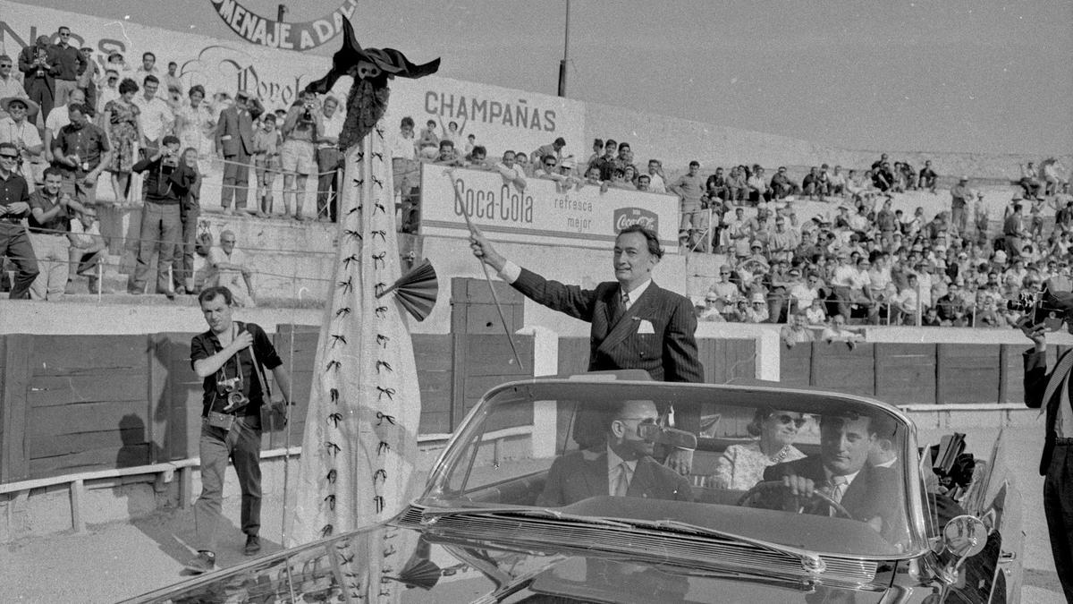 Un acte d'homenatge a Salvador Dalí, a Figueres l'any 1961.