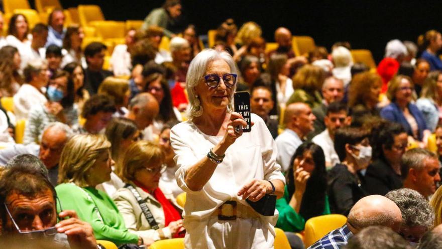 Público en el Auditorio Municipal Escuela de Música de O Grove. |   //  IÑAKI ABELLA