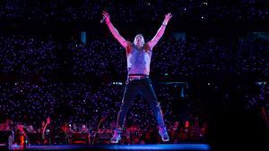 Chris Martin de Coldplay durante el primero de diez conciertos de la gira ’Music Of The Spheres World Tour’ en Buenos Aires.