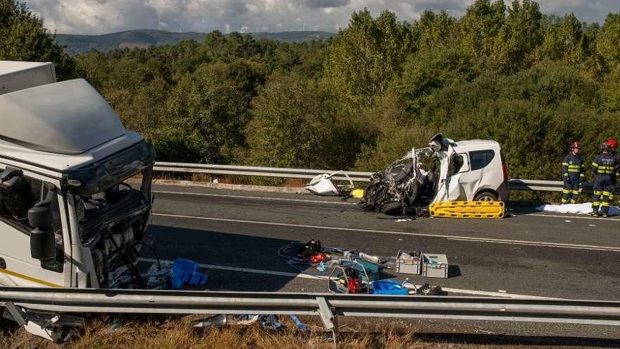 Siniestro mortal en la OU-504 en San Cristovo de Cea con un fallecido en octubre. // Brais Lorenzo