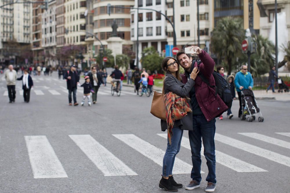 La plaza del Ayuntamiento, también llena en Semana Santa