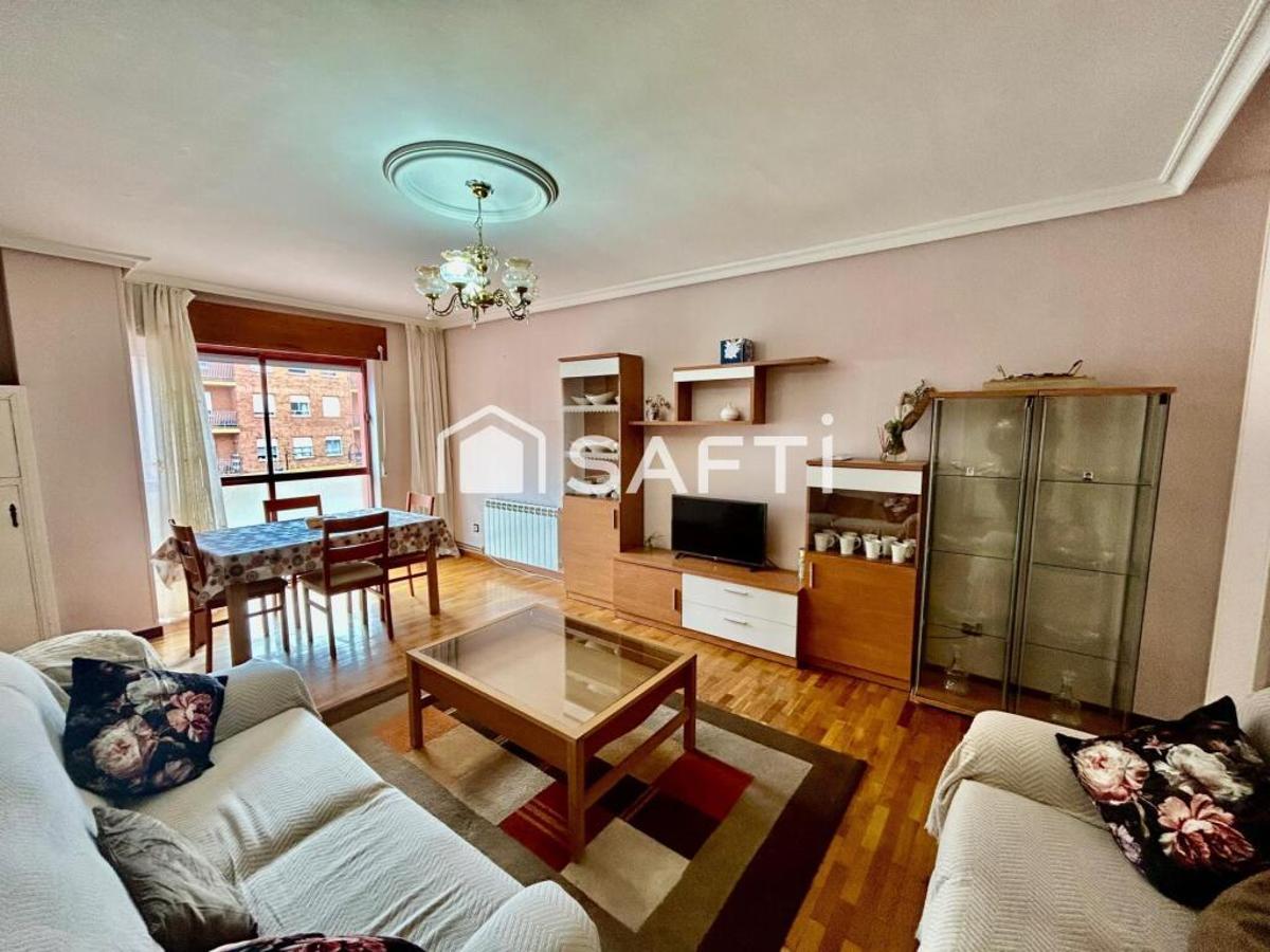 Venta de piso con terraza en Benavente