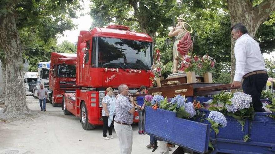 San Cristóbal en la procesión e vehículos. // Santos Álvarez