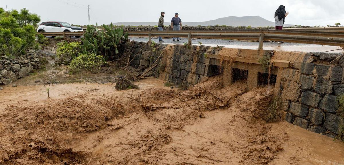 Una fuerte granizada en Lanzarote anuncia nuevas lluvias para las islas