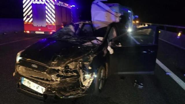Estado en el que quedó el vehículo que chocó contra un caballo en la A-6 en As Nogais.
